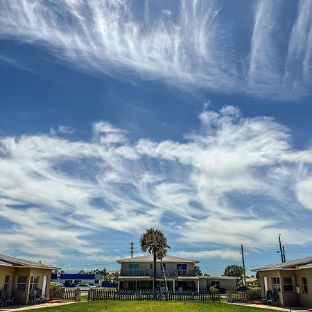 Ocean Front Paradise Resort メルボルン エクステリア 写真